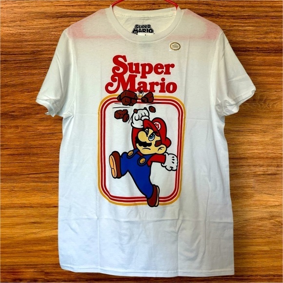 SUPER MARIO OFFICIALLY LICENSED T-SHIRT -NWT- - Picture 1 of 3